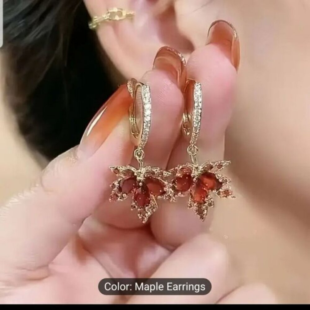 Maple leaf dangle earrings - Picture 6 of 11